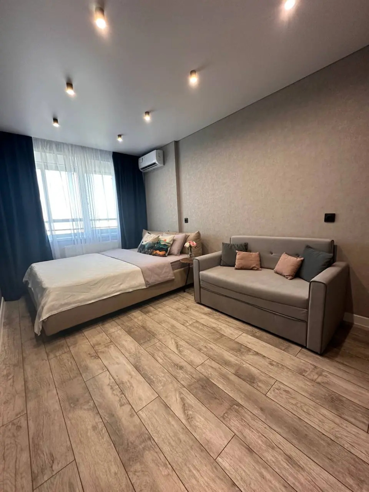 1-к. квартира на Базарной площади с видом на пруд, 30 м², 22 этаж