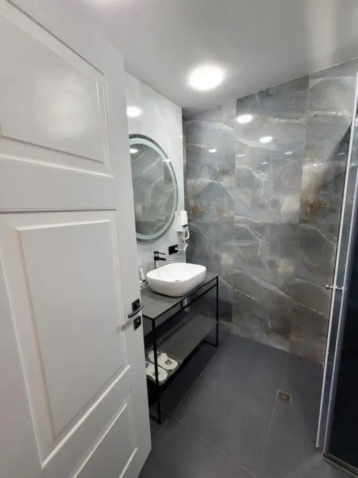 Отель Roma Yerevan & Tours