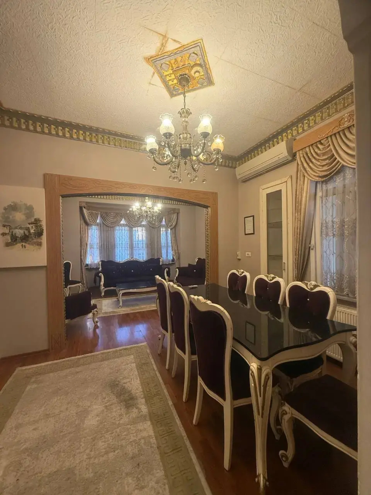 Апартаменты 3BR Flat Old Style 4AC Terrace, Metro