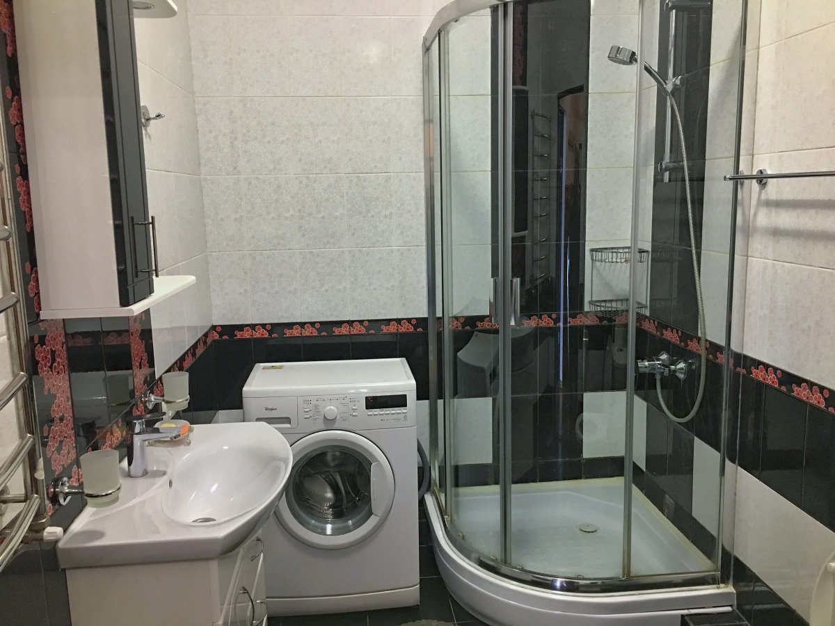 Представительская видовая двухкомнатная квартира с балконами на Набережной Ялты