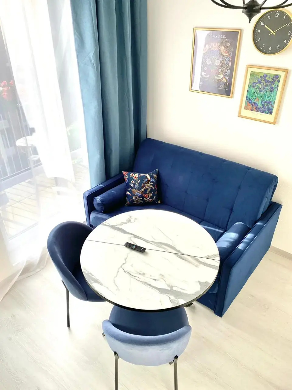 Квартира Стильная Мансардная Квартира Студия у Аэропорта