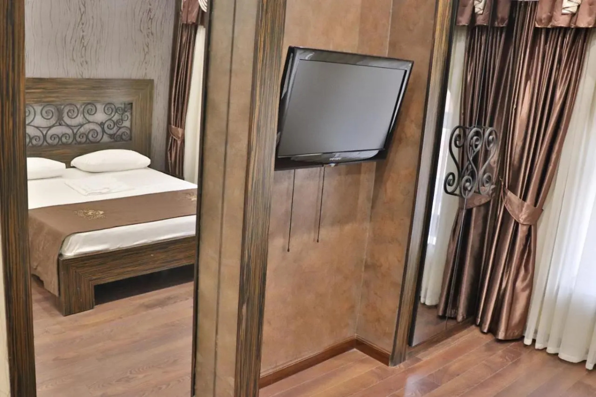 Отель Roma Yerevan & Tours