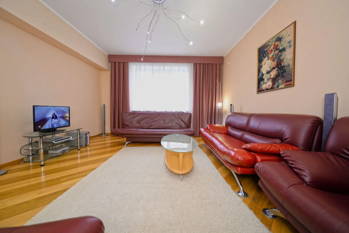 Трёхкомнатные апартаменты на Маршала Чуйкова