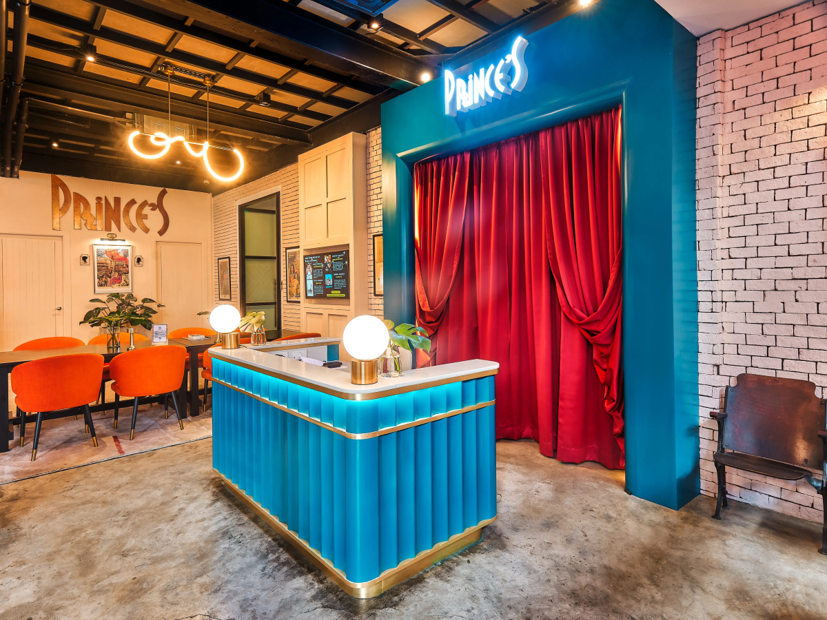 Отель Prince Theatre Heritage Stay