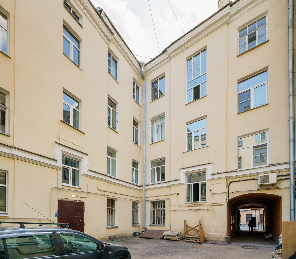 Апартаменты SREDNYAYA PODYACHESKAYA 6 APARTMENTS Просторные трехкомнатные апартаменты Park Lane Inn для 3-х взрослых