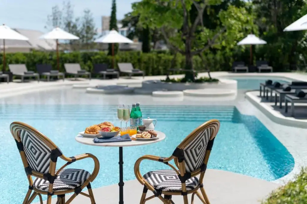 Отель Cross Pattaya Pratamnak