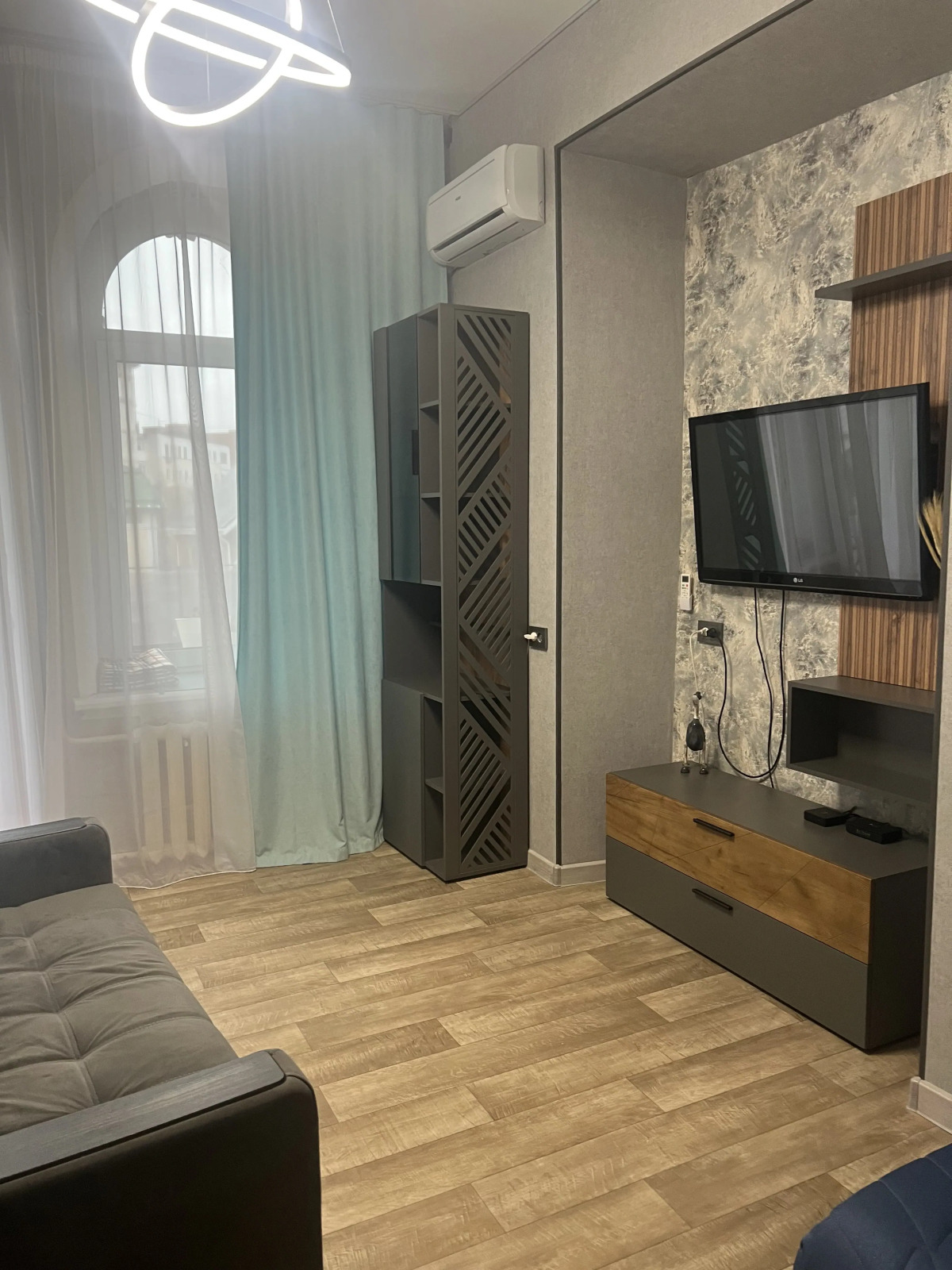 Квартира Уютный Лофт с балконом на главной улице Столицы Закатов