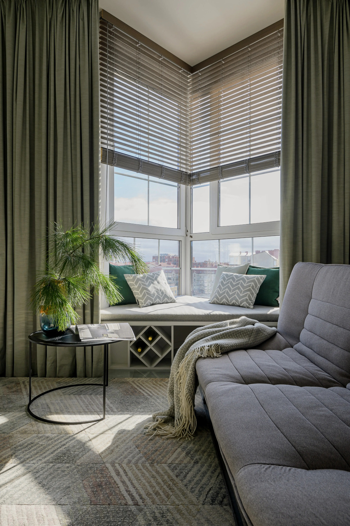 Апартаменты Buroshka Aparts С видом на город и дизайнерским ремонтом