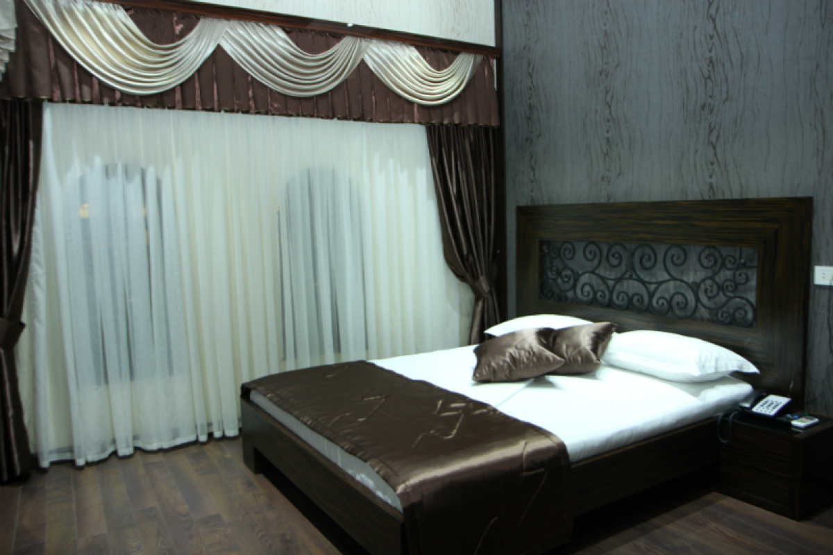 Отель Roma Yerevan & Tours