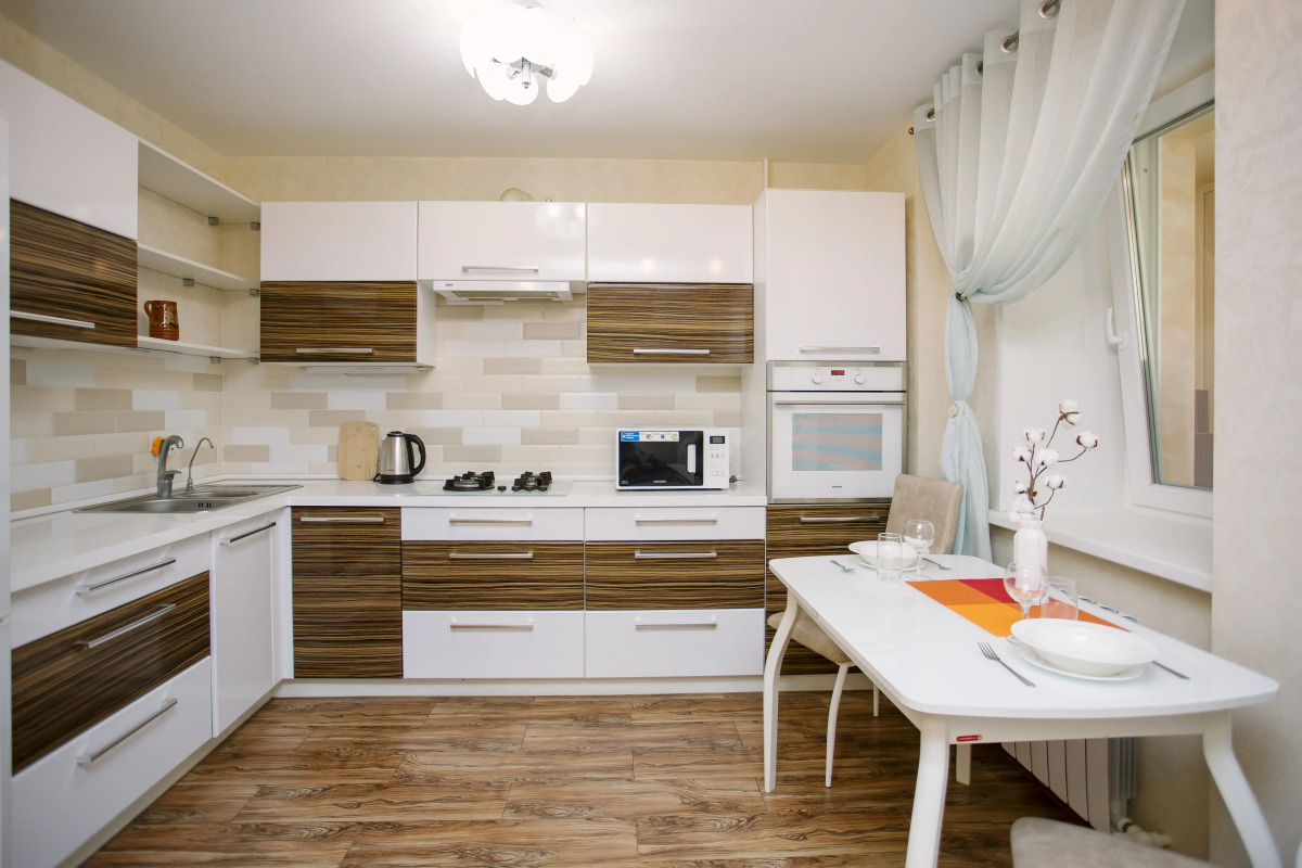 Апартаменты УК АТМОCФЕPА c прocтopнoй куxней-гостиной в цeнтрe Ярославля