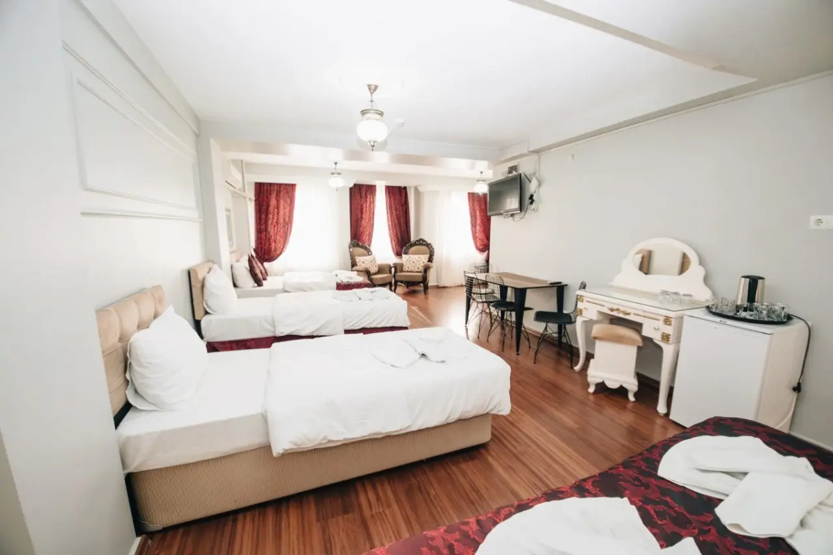 Отель Safran Suites