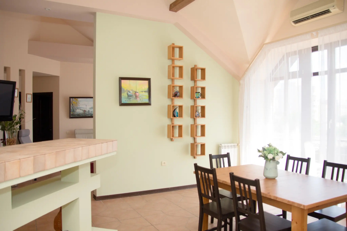 Апартаменты Лоял на улице 9-я Линия 14