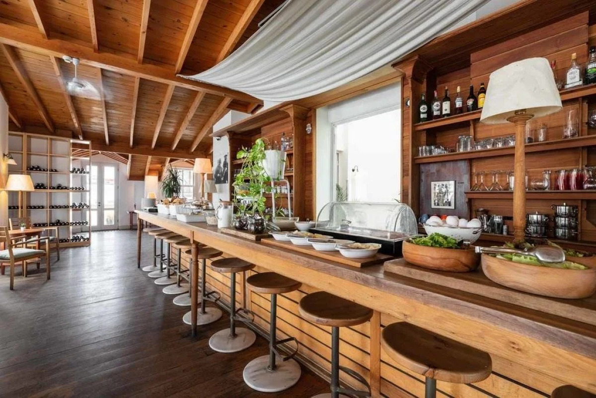 Adahan DeCamondo Pera, Autograph Collection