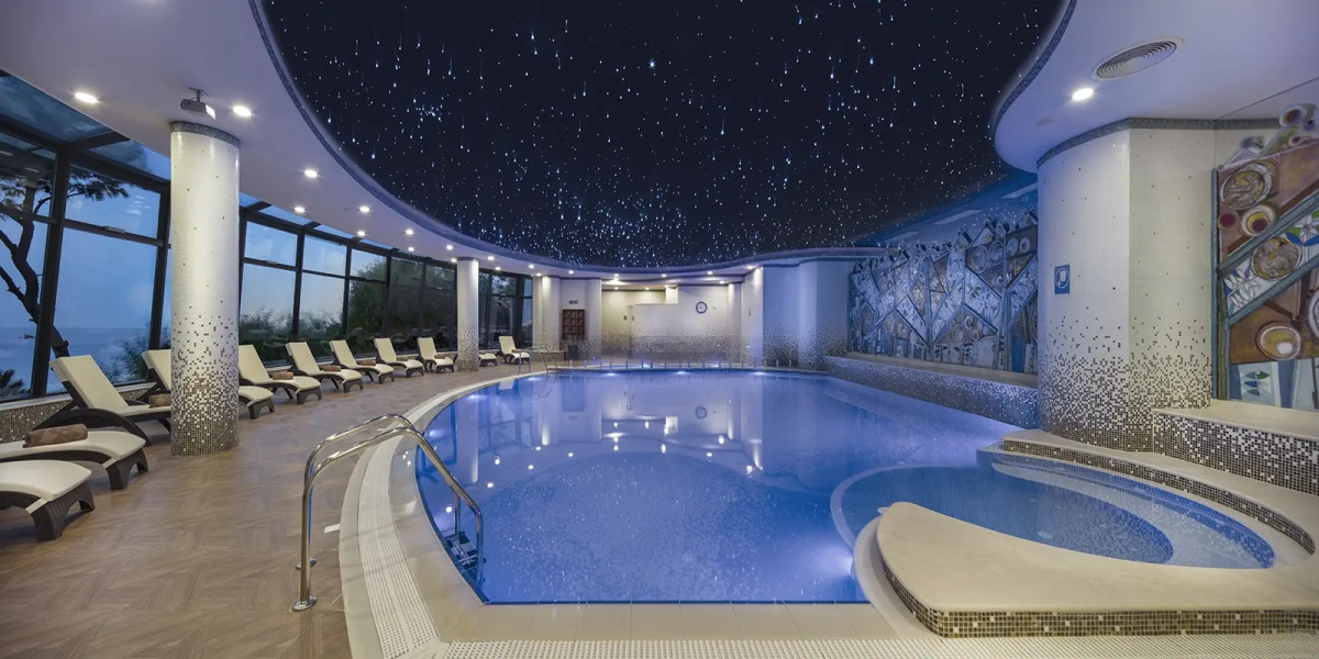 Отель Merit Crystal Cove Casino & SPA