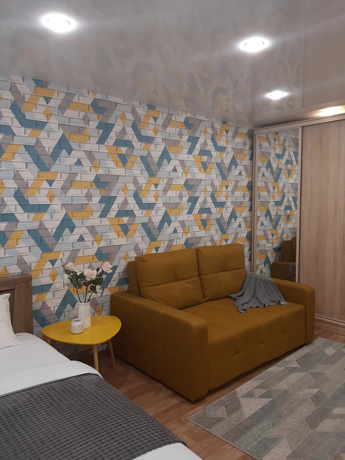 Апартаменты Yellow сети DeNewHome на Пушкинской