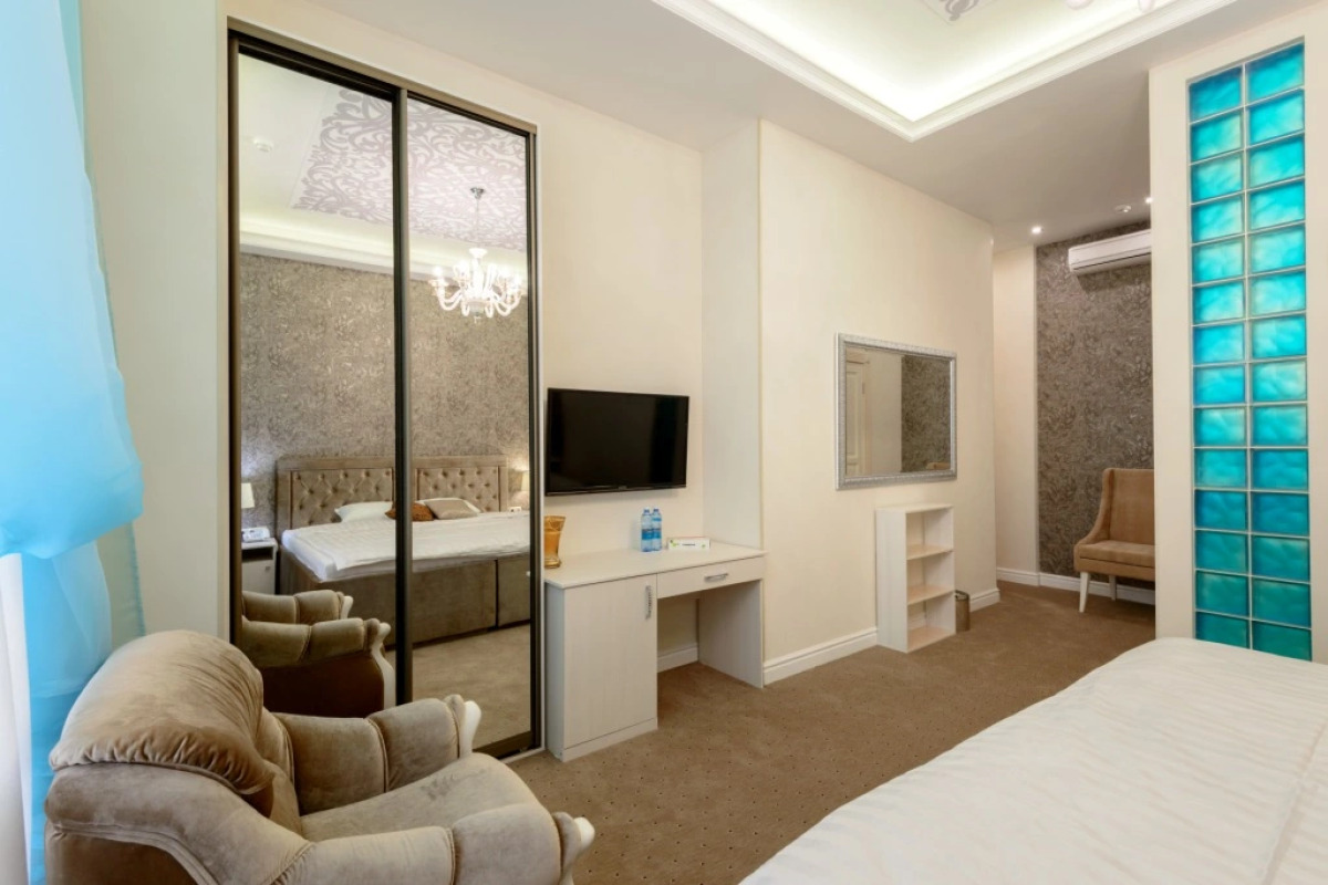 Меблированные комнаты  Серебряная лошадь