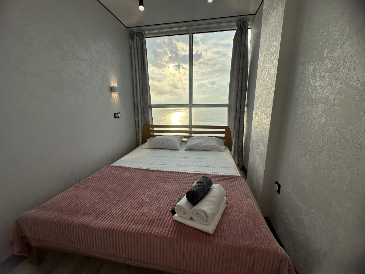 Квартира Шикарная 2-комнатная квартира у моря на Столетии 163