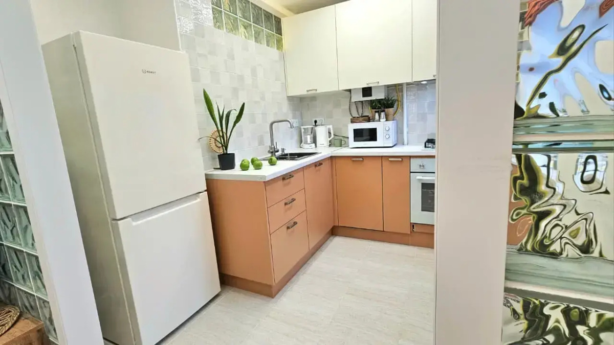 Квартира у Озера Кабан: Стильный Ремонт и Идеальное Расположение!