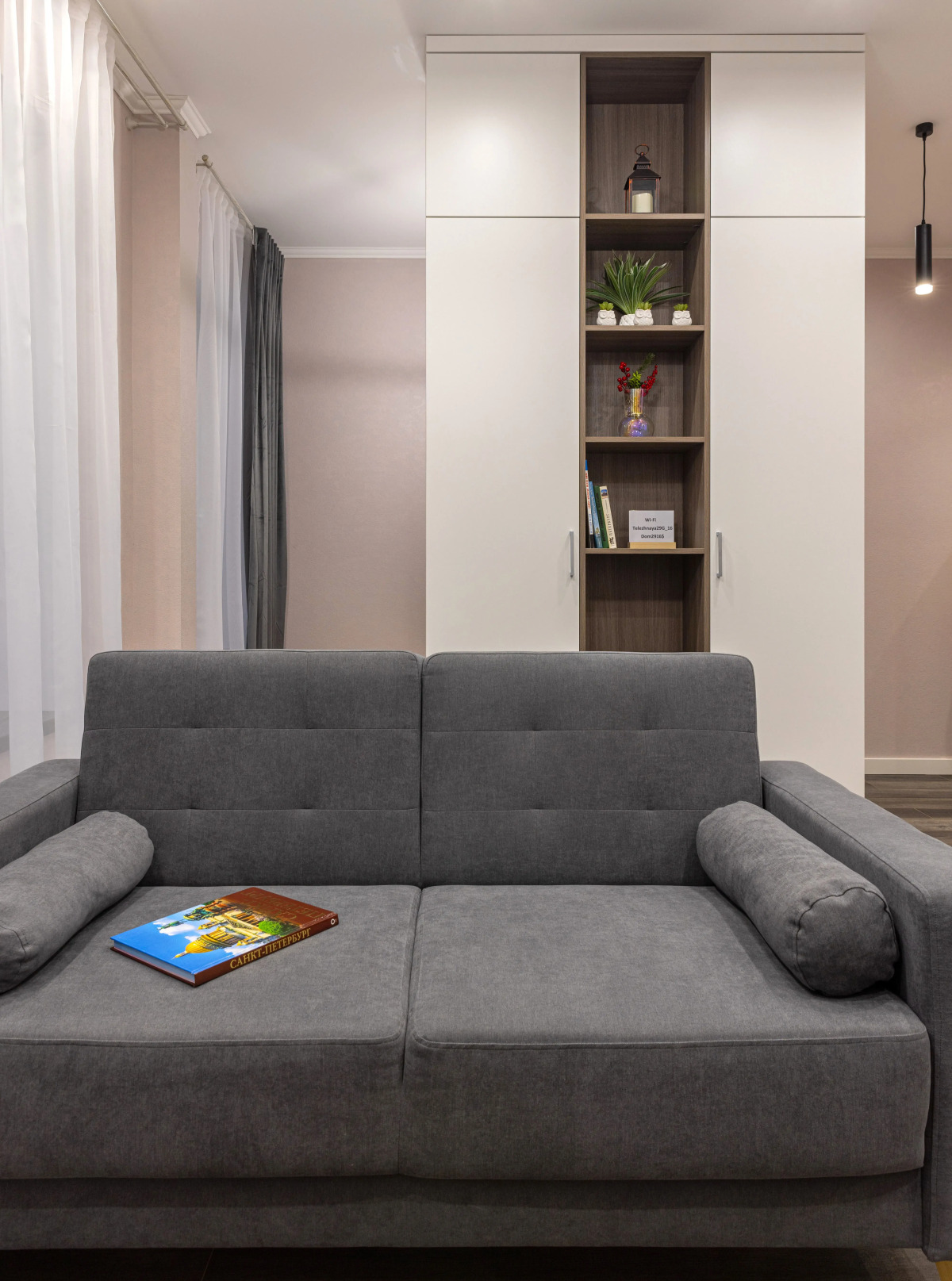 Квартира Дизайнерская Студия на Три Окна Feel At Home у Невского Проспекта