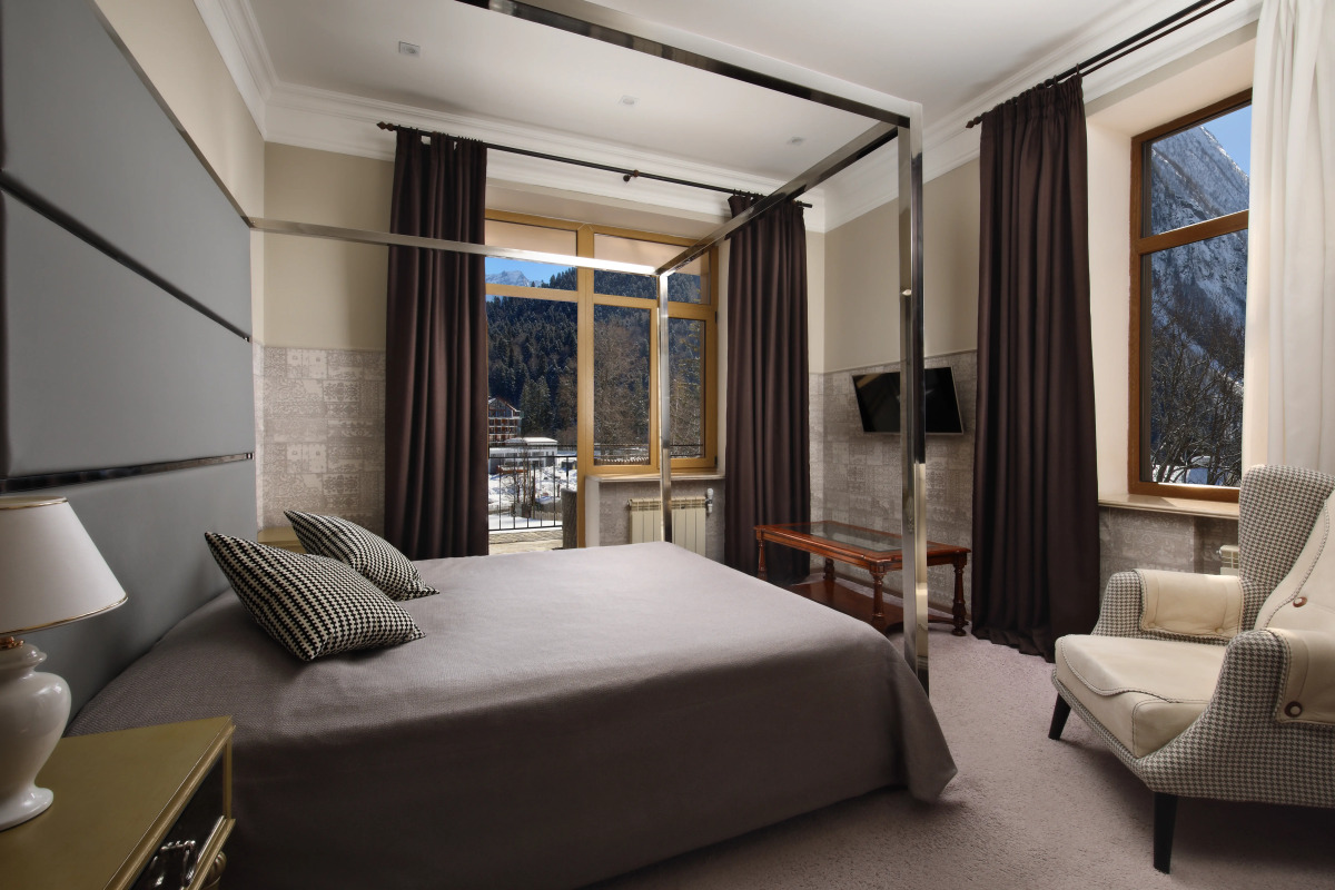 Домбай Пэлас