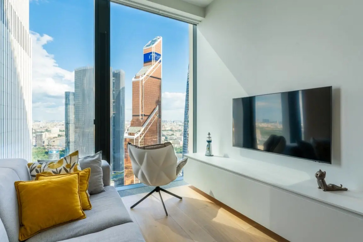Уютная студия с видом на башни