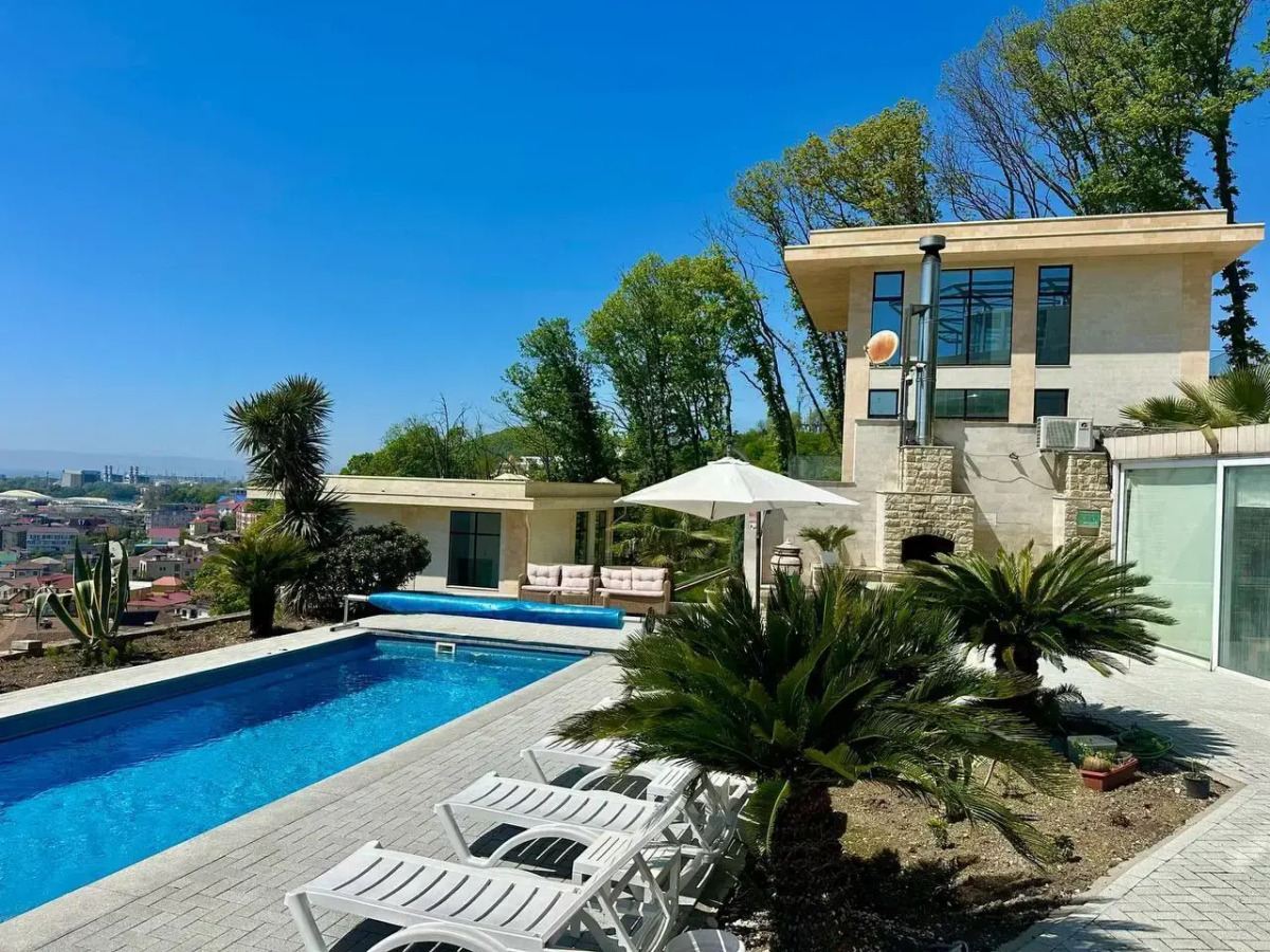 Квартира Сапфир с бассейном и видом на лес