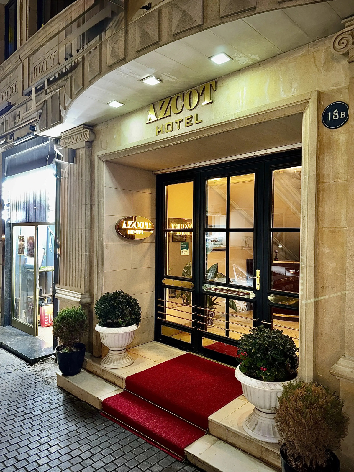 Отель Азкот