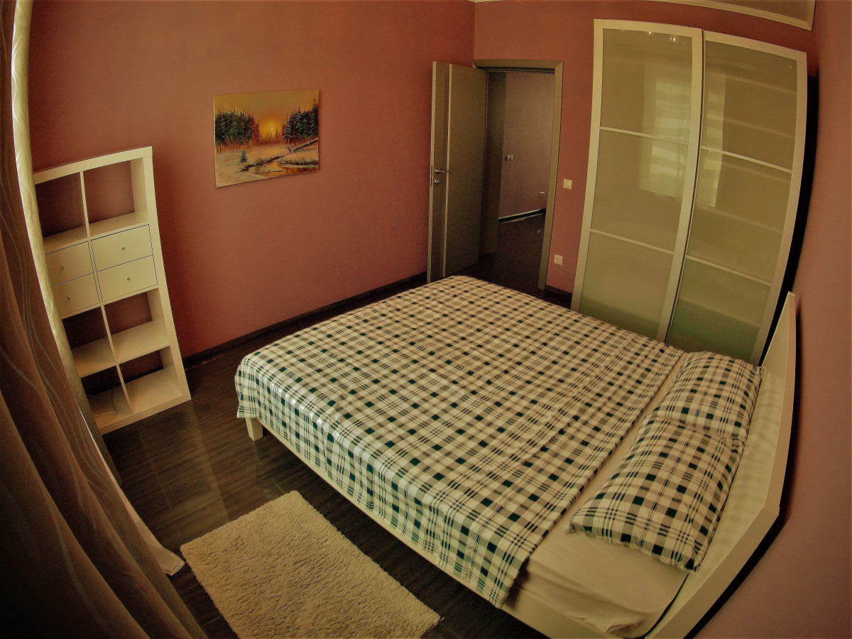 Апартаменты Жданова 7/33