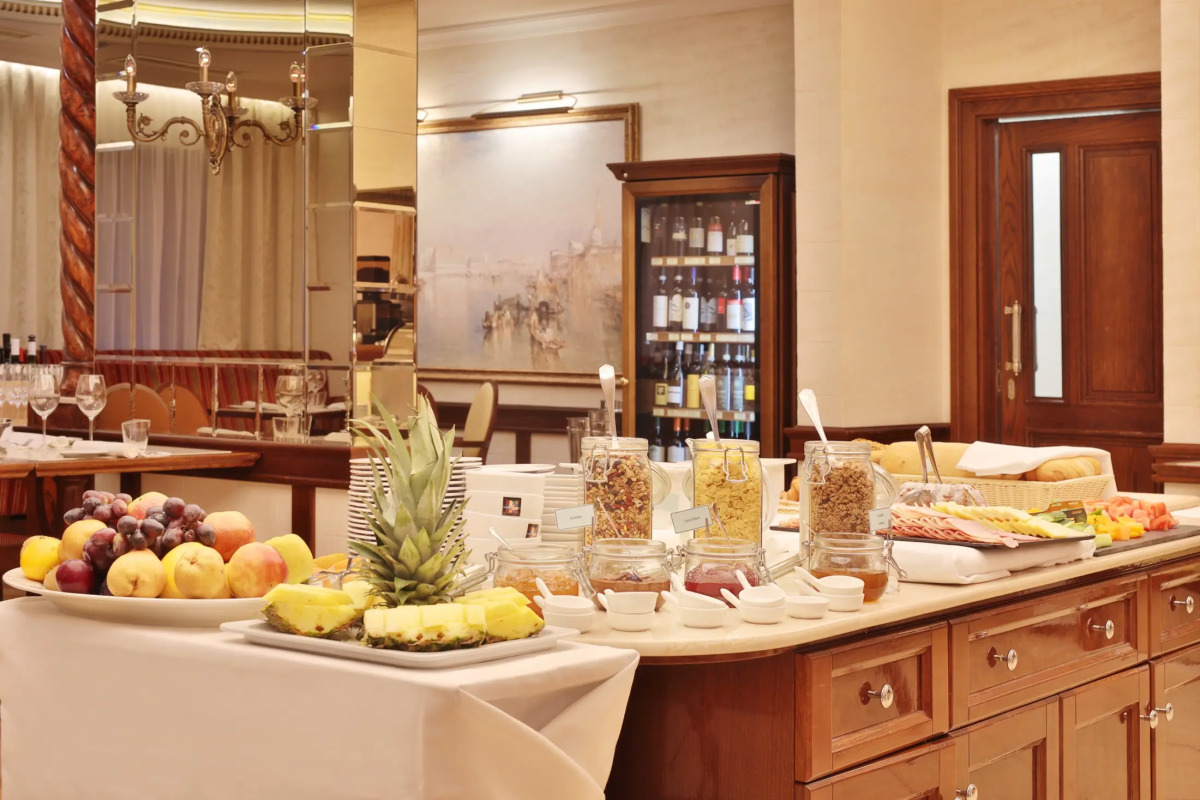 Resort Retro Riverside Wellness