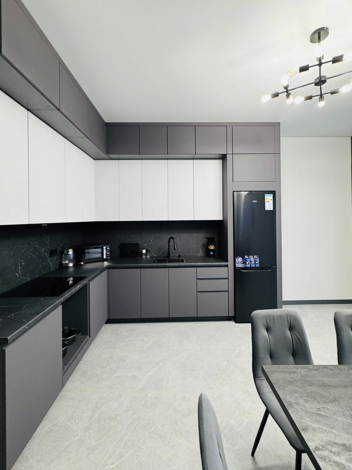 Квартира Двухкомнатный Лофт с Панорамным Видом на Город и Парк