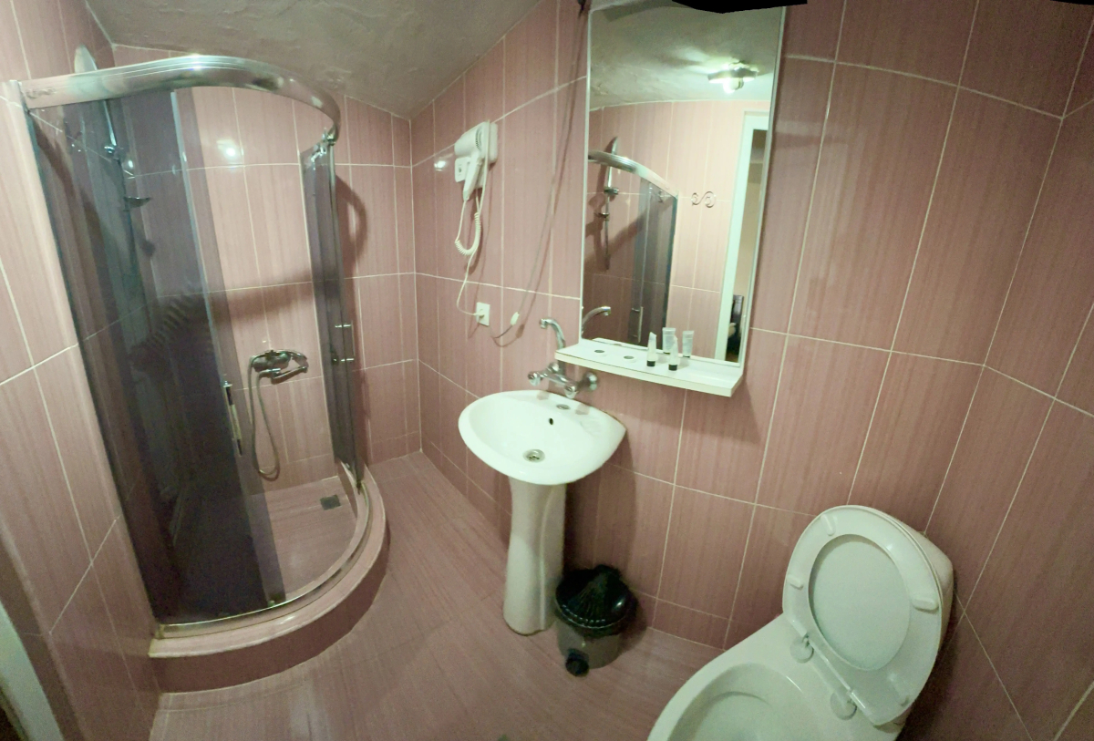 Отель Qeroli old town