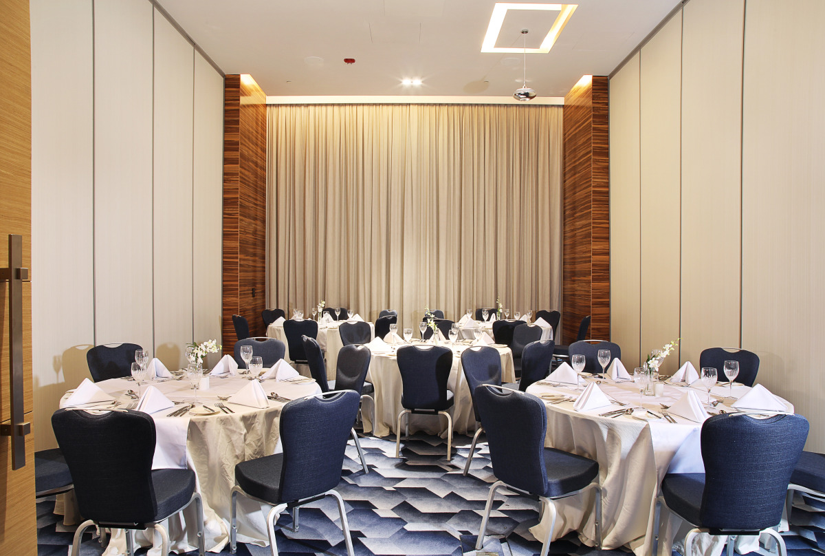 Отель Grand Cosmopolitan