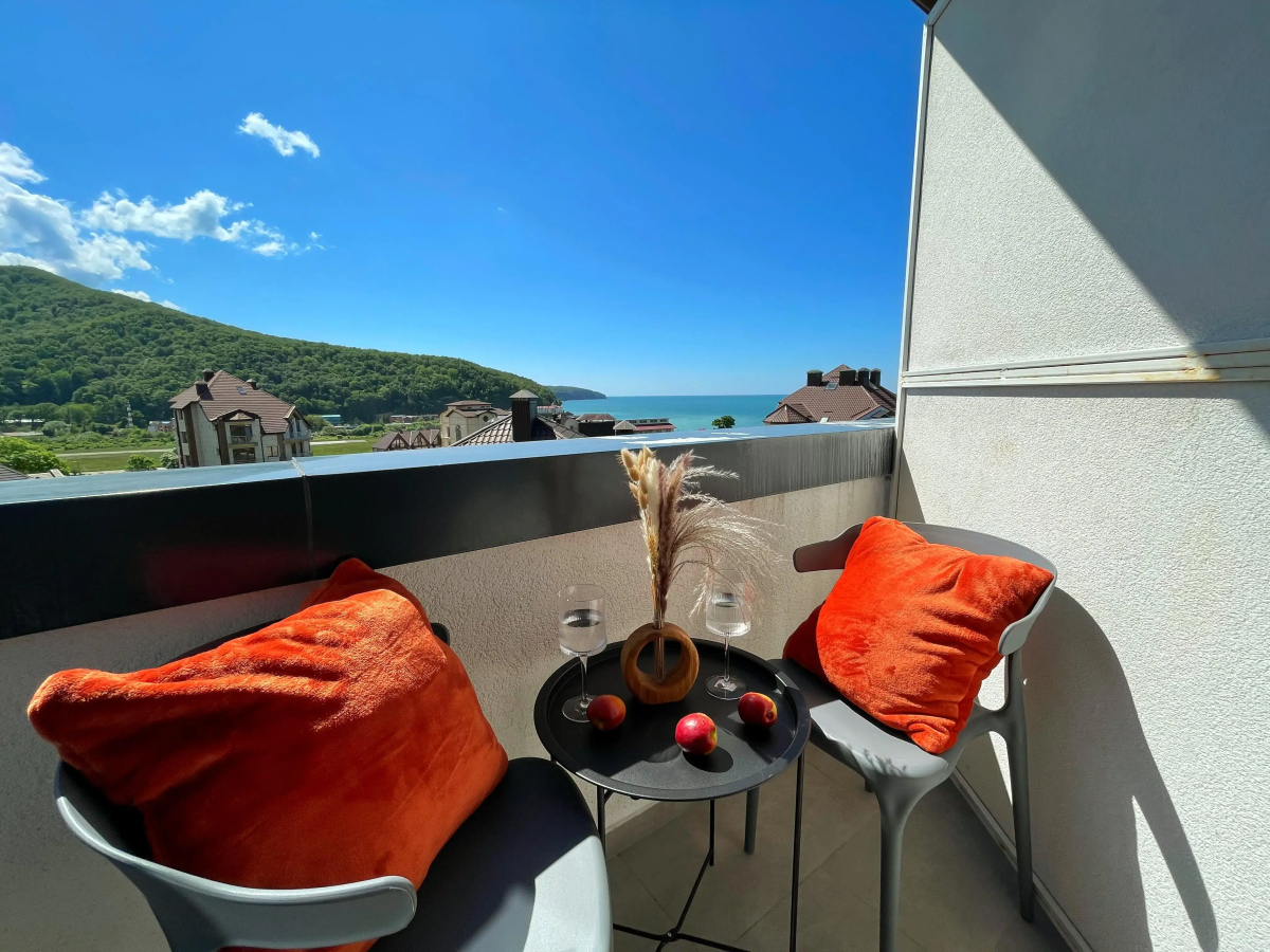 Апартаменты в стиле бохо с видом на море и горы