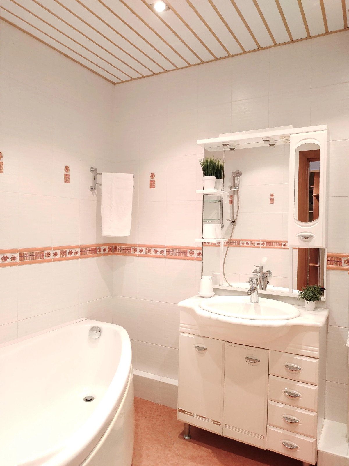 Квартира на Бикбая 23/2. Просторные трёхкомнатные апартаменты на 6 гостей.