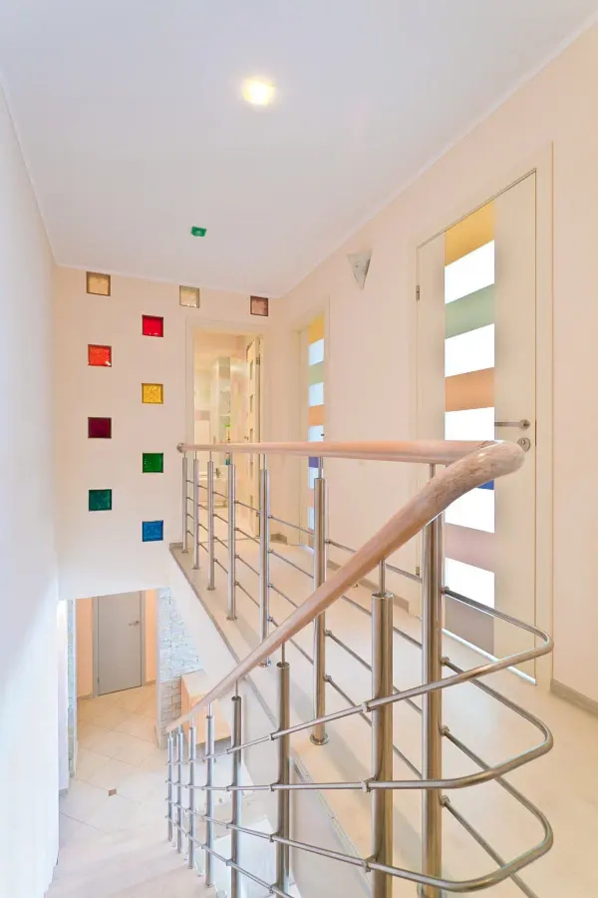 Апартаменты 4-комнатные HomeApart Сторожовская, 8