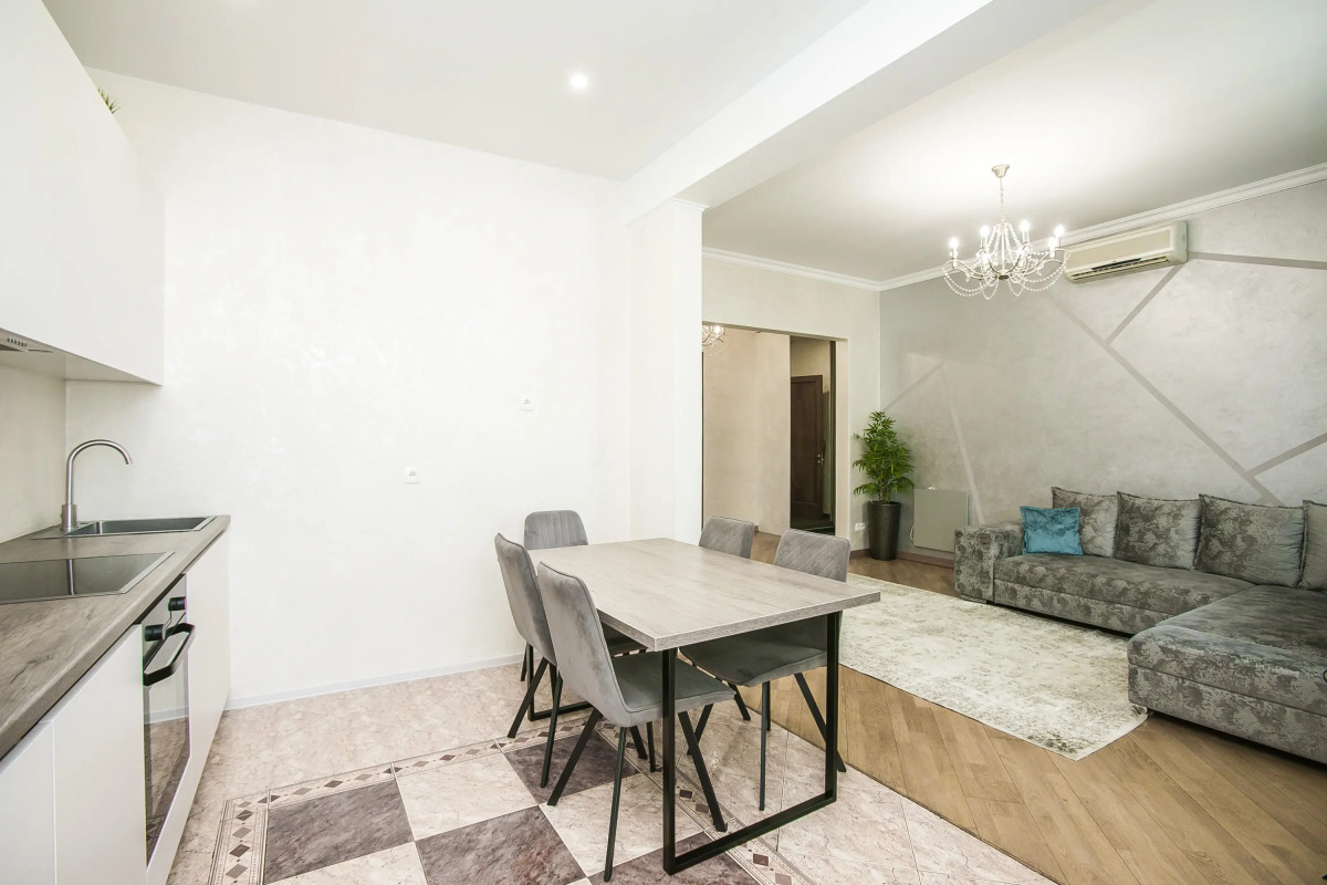 Апартаменты 3 комнатные Интернациональная 2 Центр города