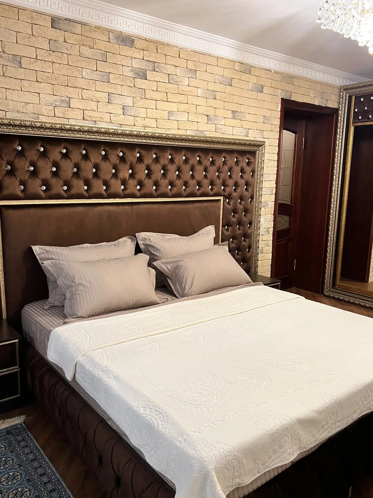 Апартаменты "Эленика" 2-х комнатная Квартира с выходом в парк в Центре города