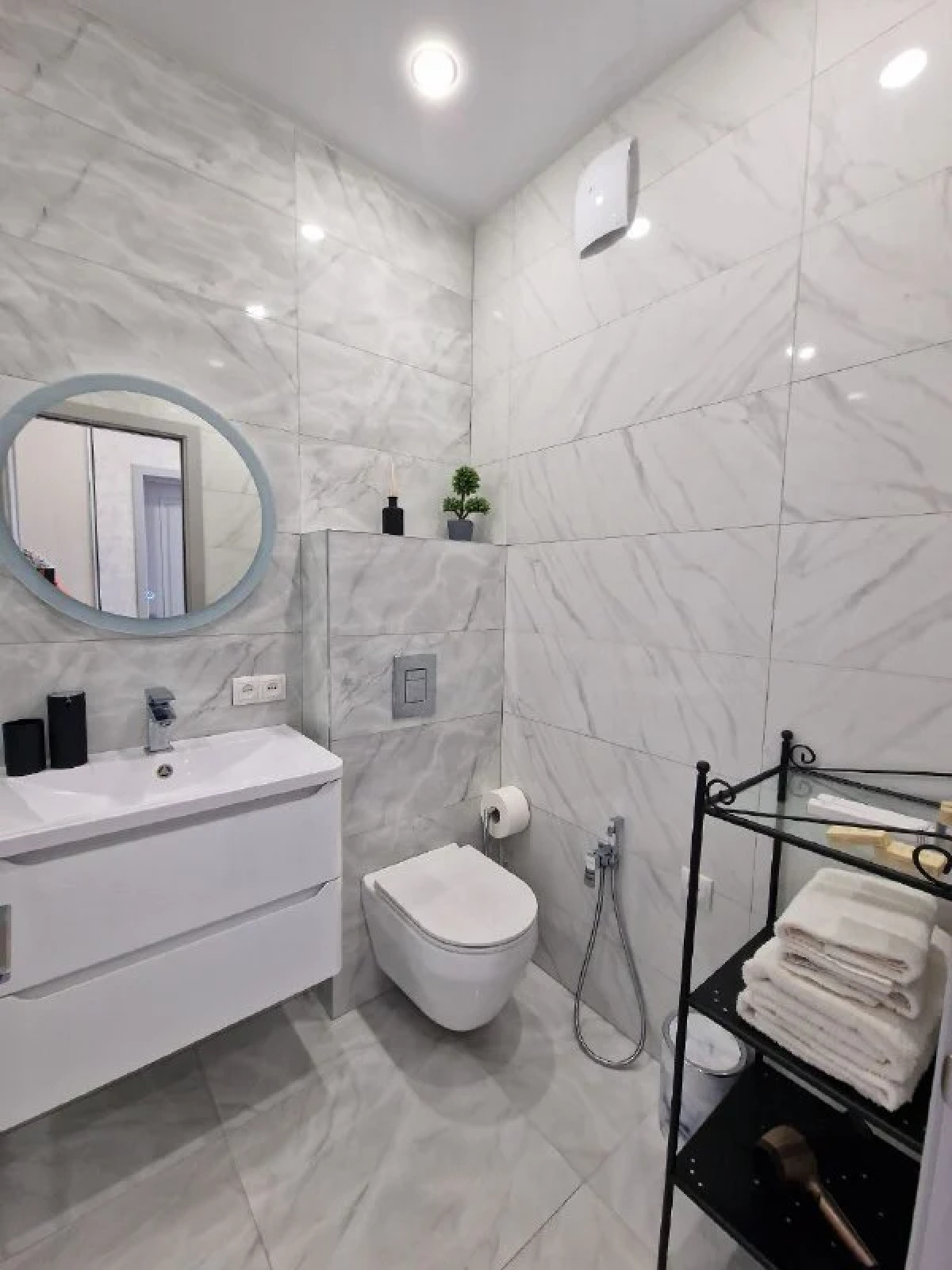 Квартира Flatirini с панорамными окнами в новом ЖК 1