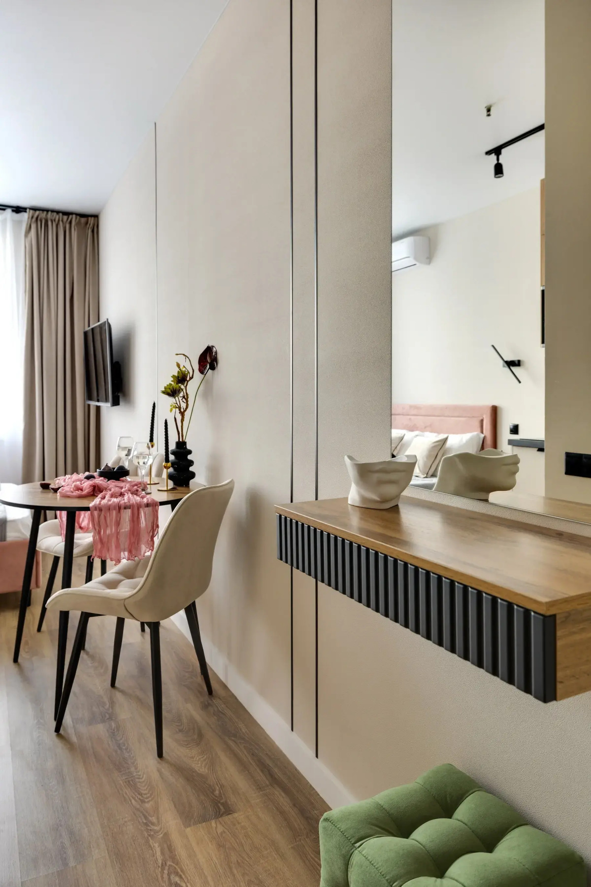 Апартаменты Уютная Дизайнерская Студия у Метро Ботанический Сад