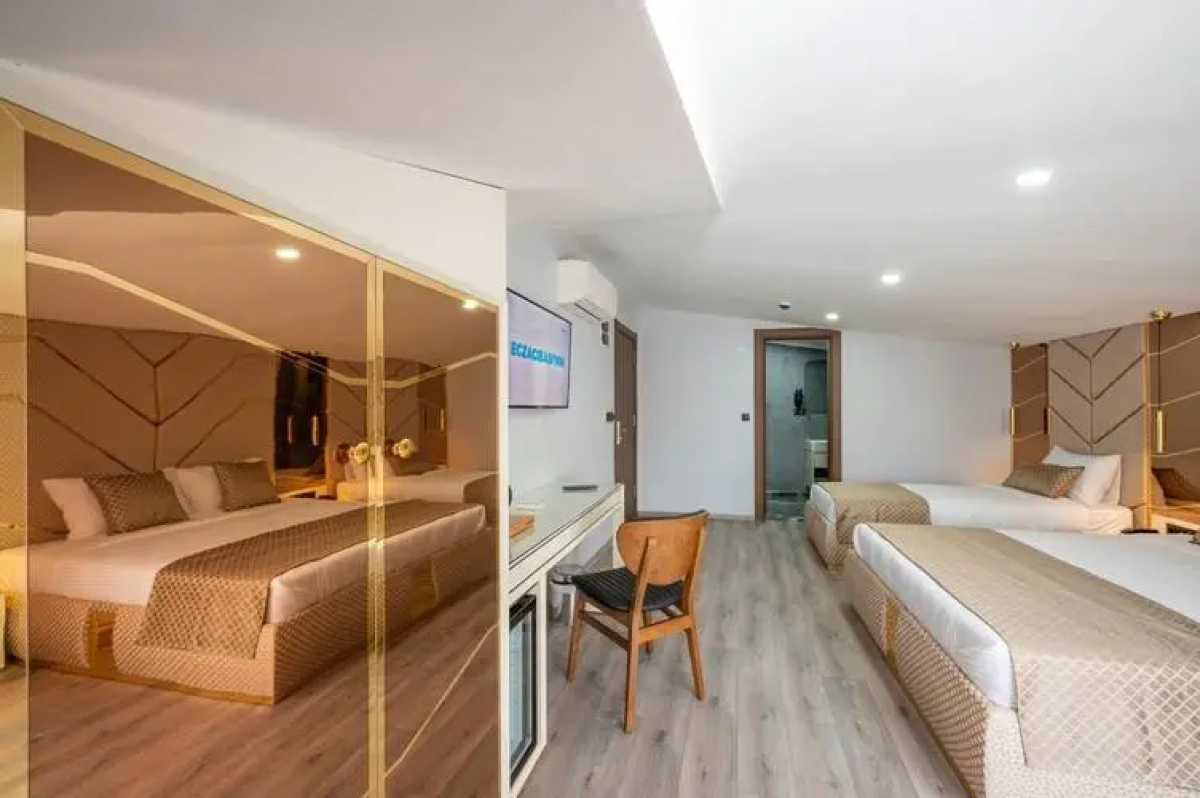 Luxury Airport Hotel by Zazzoni