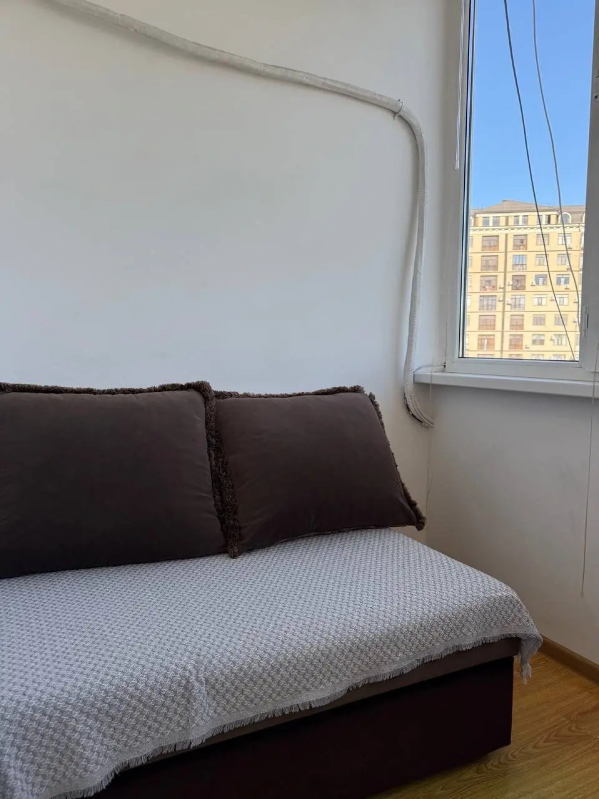 Апартаменты Светлые с балконом и стильной гостиной на Магомедали Магомеджанова