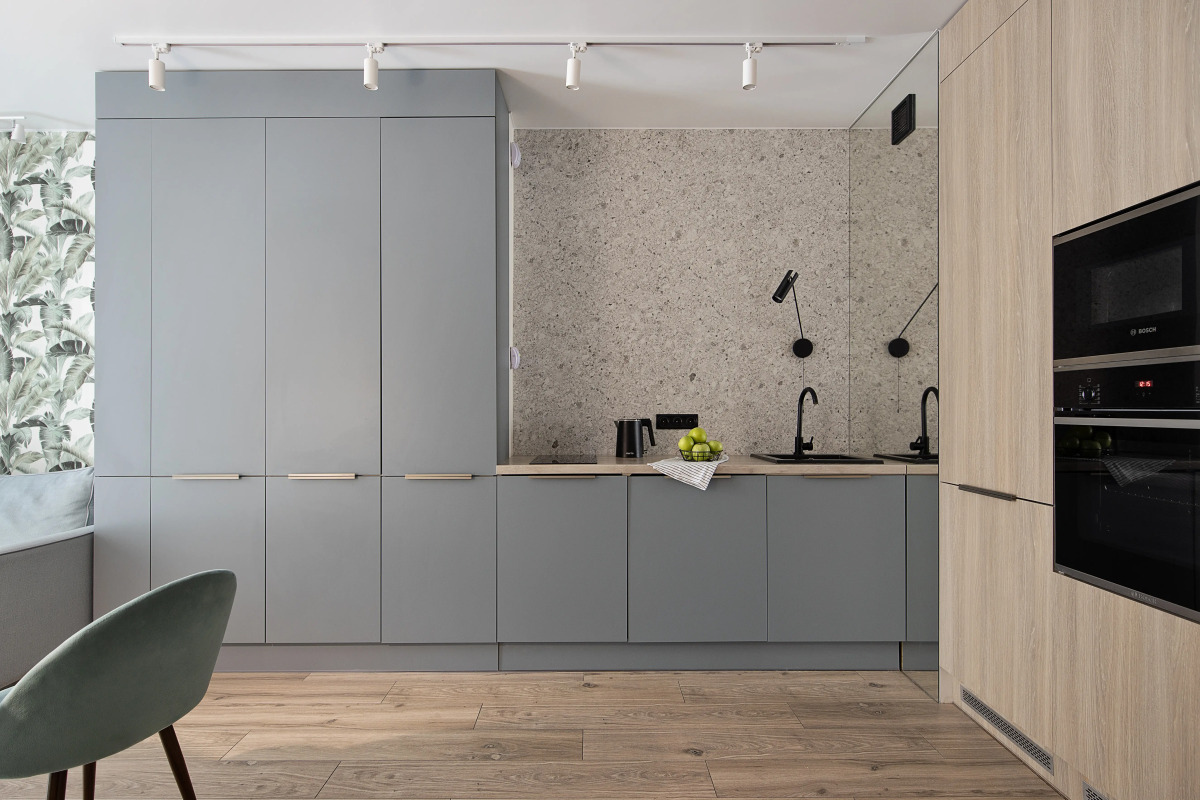 Апартаменты улучшенные в новом доме с качелей