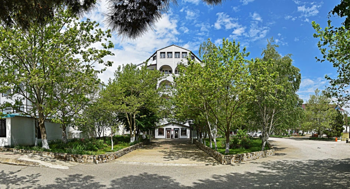 Курортный отель и яхт-клуб Торнадо