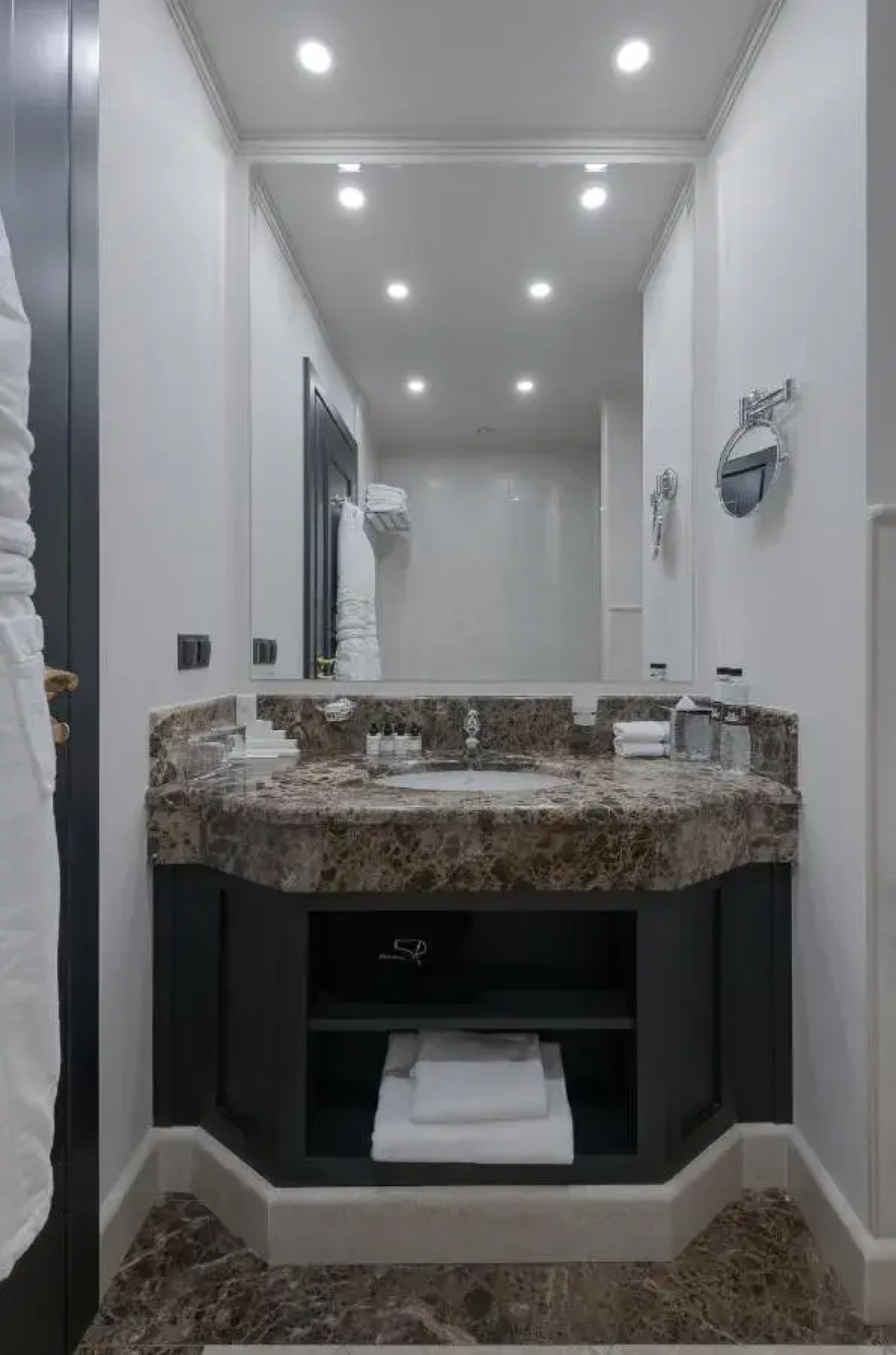 Отель Riviera House