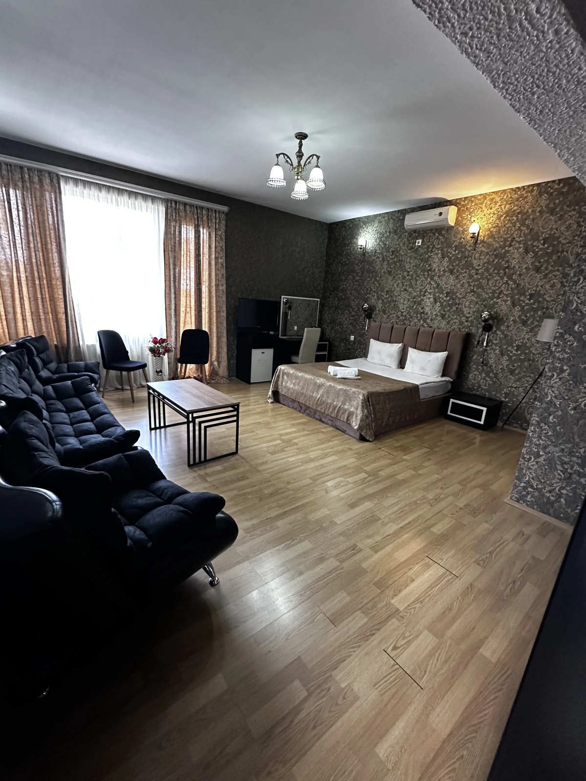 Отель Qeroli old town