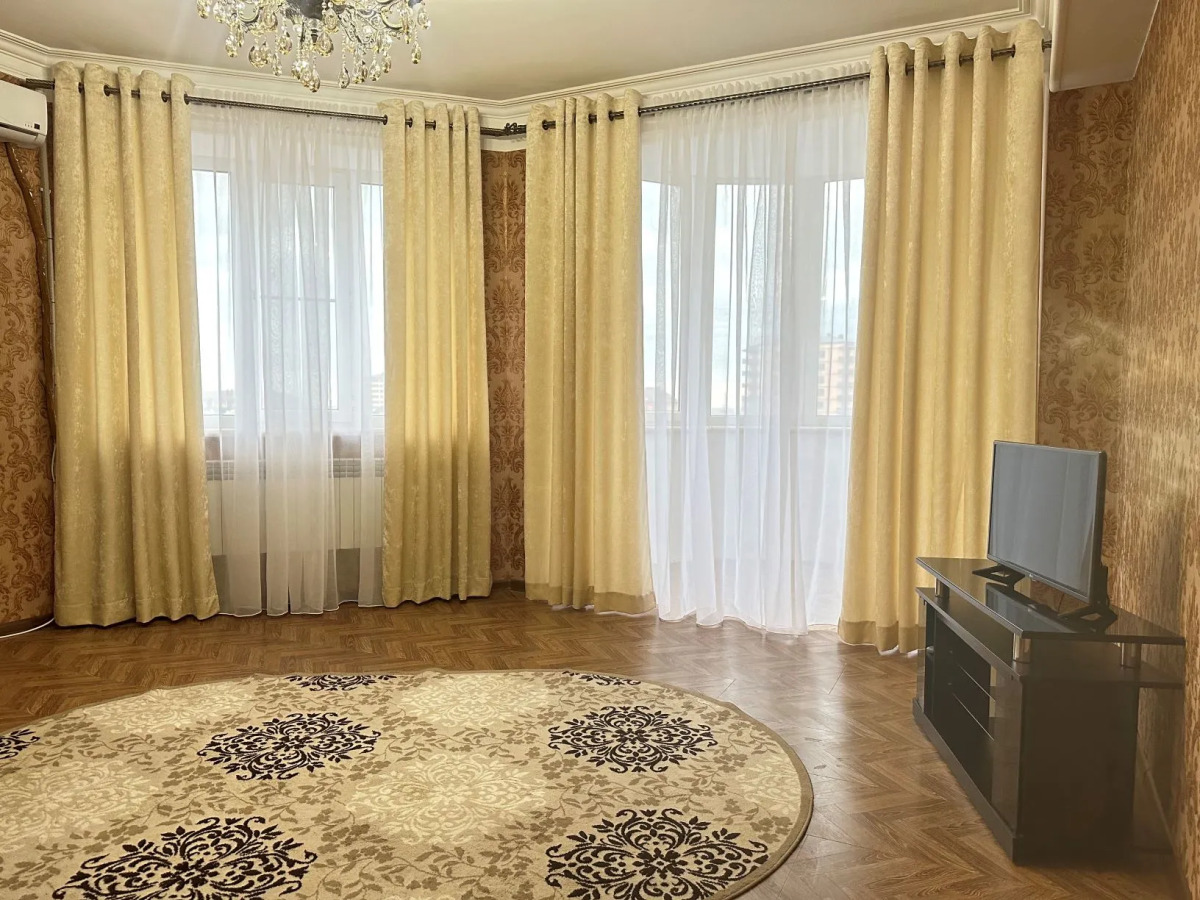 Квартира на проспекте Петра I 121