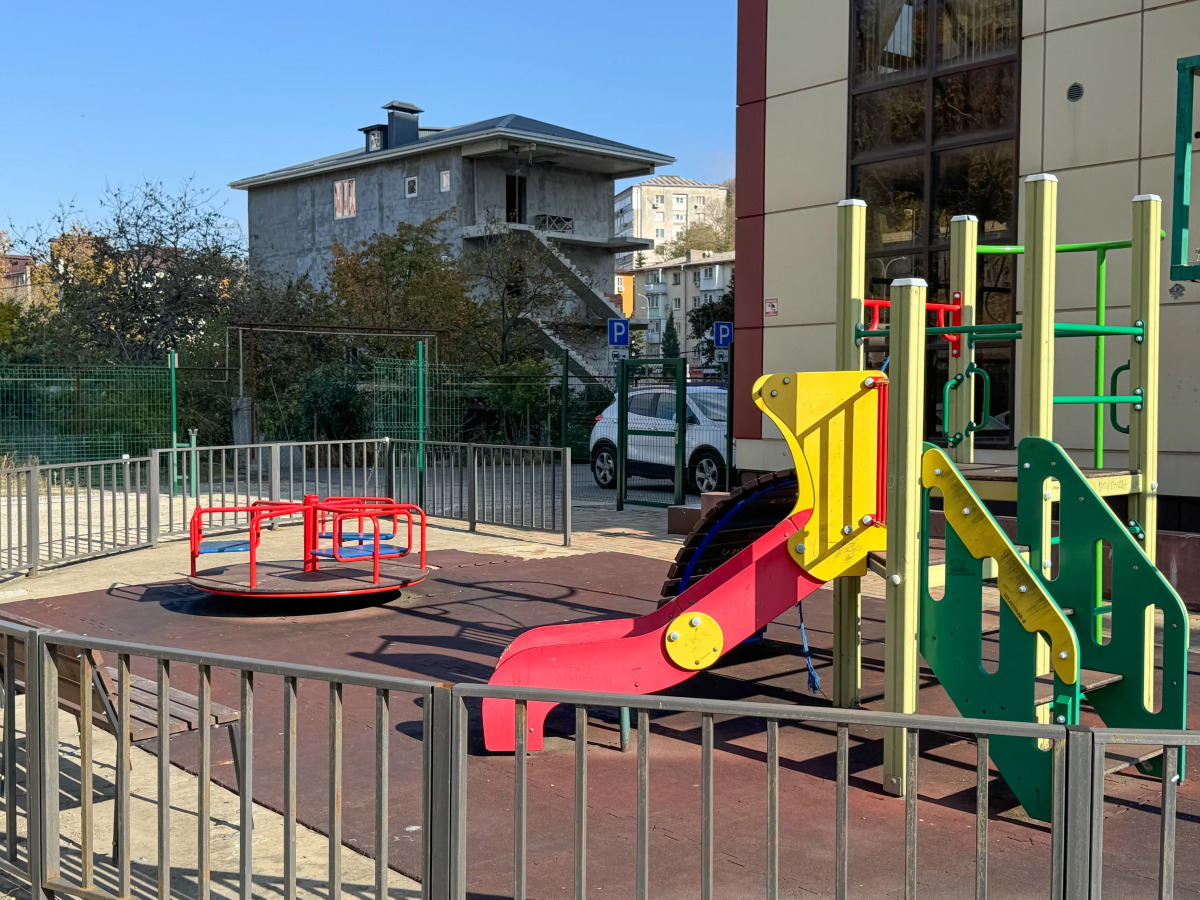 Апартаменты с балконом у реки рядом с пляжем