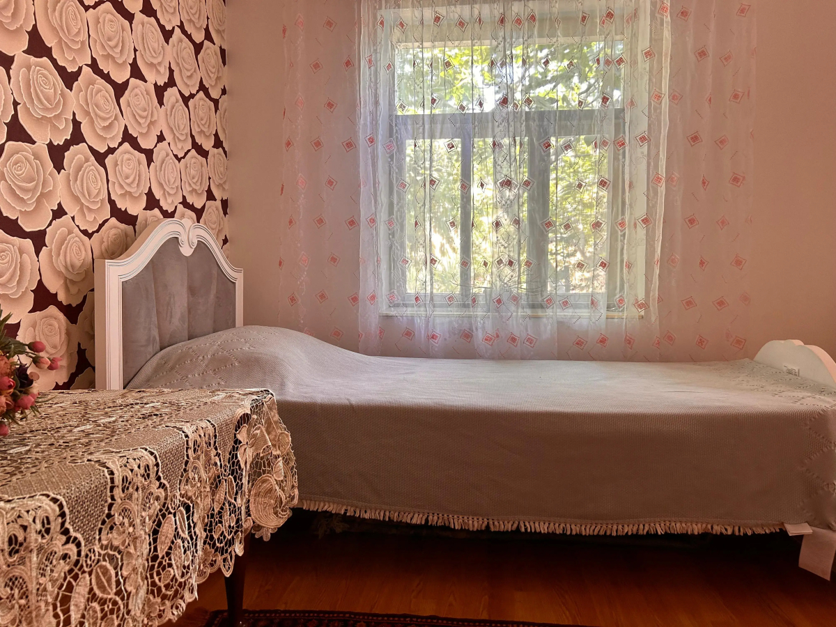 Гостевой дом Комната с отдельным входом и двориком, сдается женскому полу