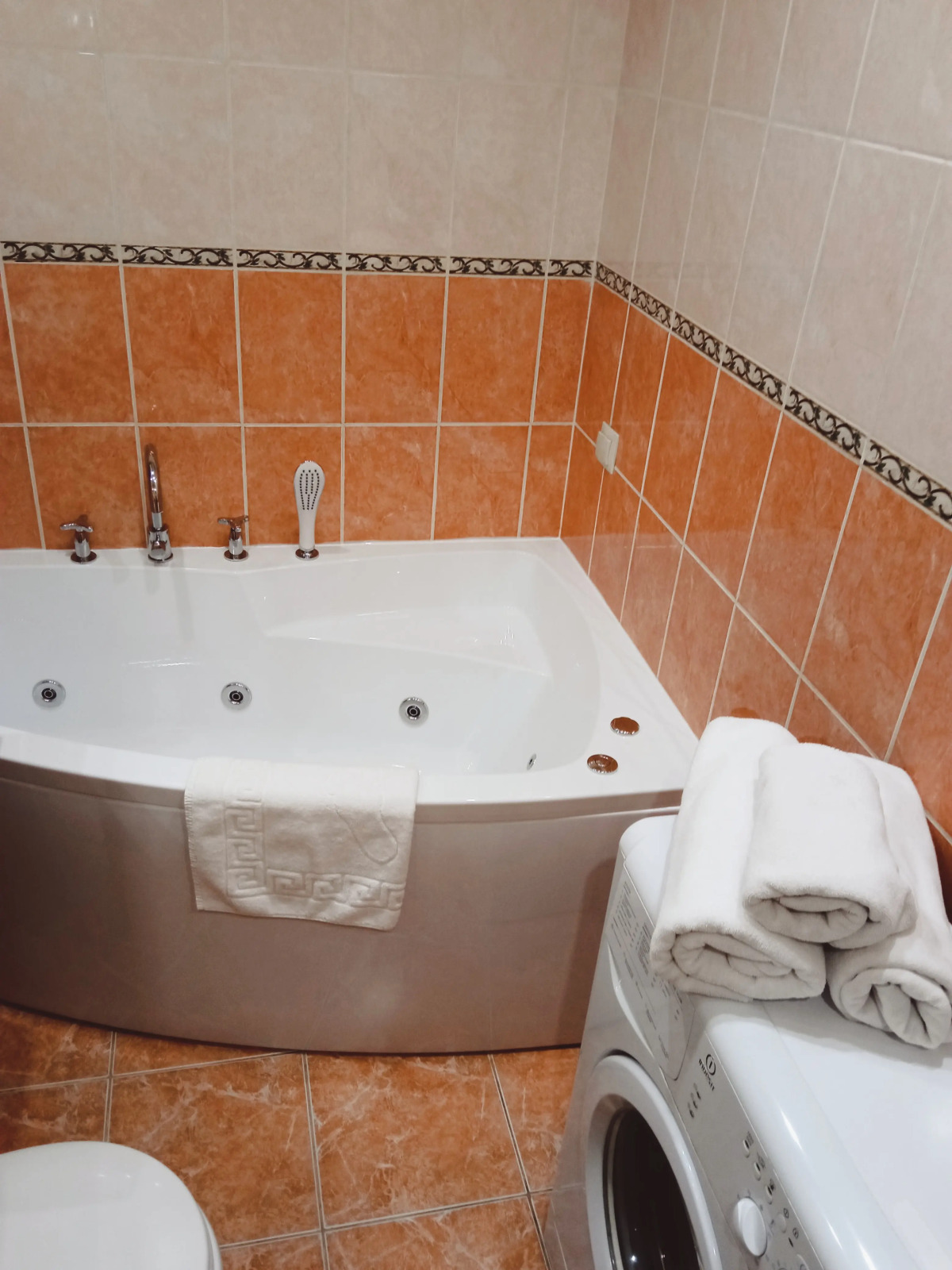 Апартаменты Тихая студия 33кв.м,джакузи,рядом станция подземного трамвая и ТЦ