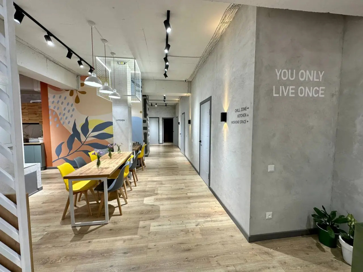 Хостел izzzi hostel Bishkek